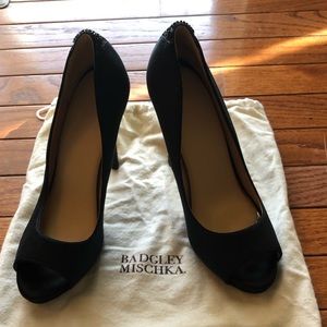 Badgley Mischka black pumps